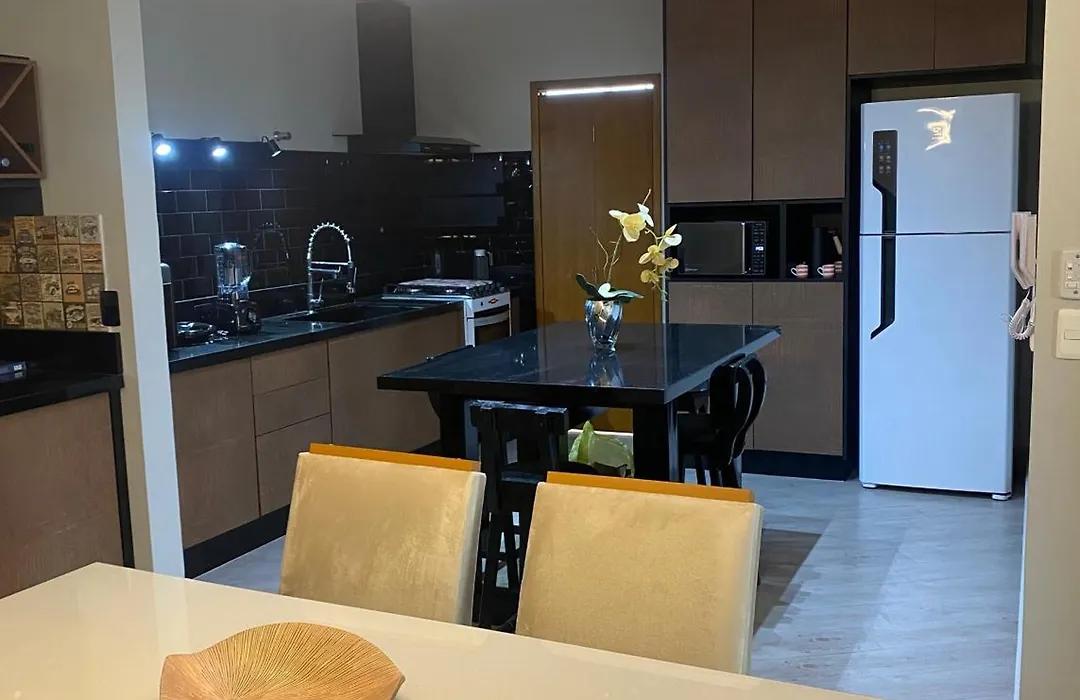 Apartamento lindo a 03 minutos da praia Enseada-1